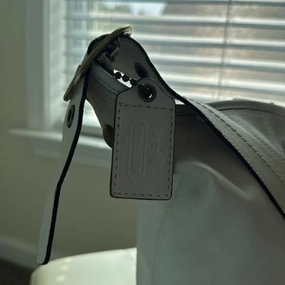 Coach White Sling /Shoulder Leather Bucket Bag - Picture 3 of 13